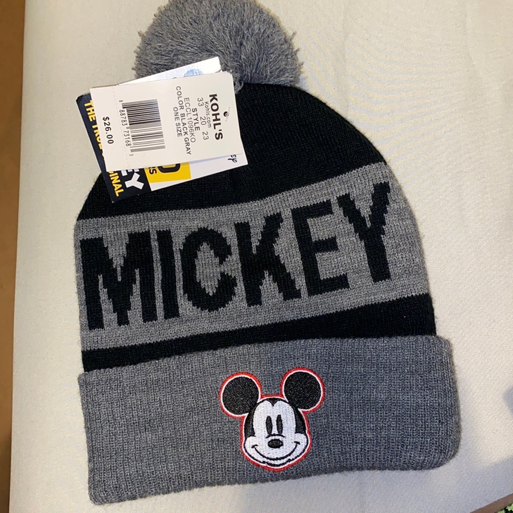 New never worn Mickey Mouse beanie